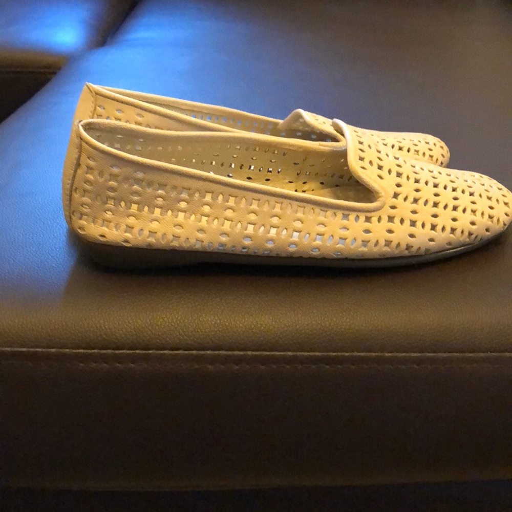 Flats - Picture 2 of 4